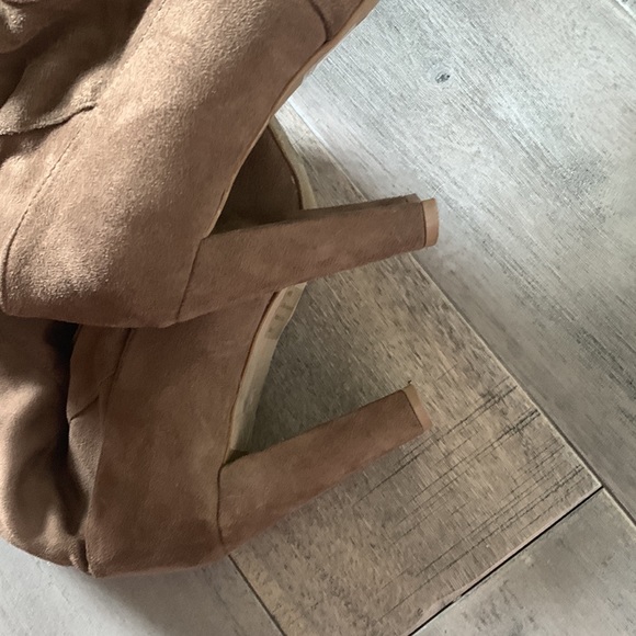 Super Stylish over the knee suede boots 😍 - Picture 3 of 4